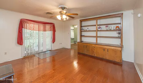 Living - 115 Pine Island Dr, Jackson, MS 39206 photo 5 of 5