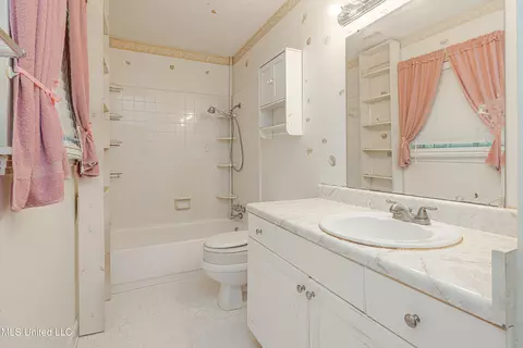 Bath - 115 Pine Island Dr, Jackson, MS 39206 photo 1 of 3