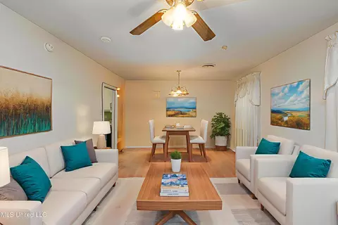 Living - 115 Pine Island Dr, Jackson, MS 39206 photo 2 of 5