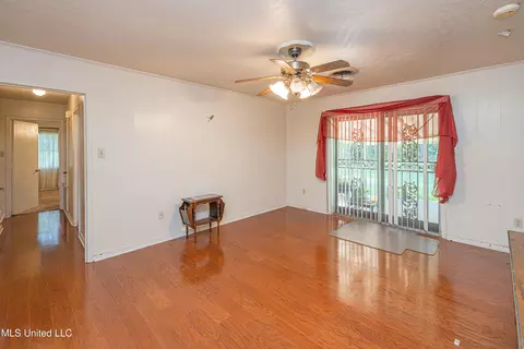 Living - 115 Pine Island Dr, Jackson, MS 39206 photo 3 of 5