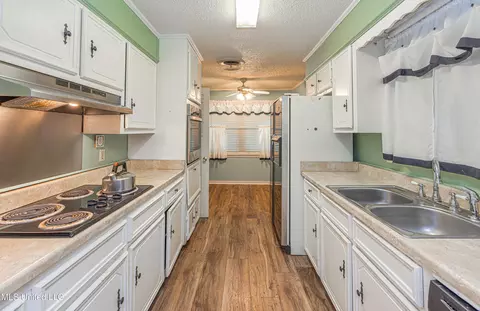 Kitchen - 115 Pine Island Dr, Jackson, MS 39206 photo 3 of 3