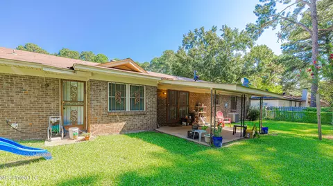 Exterior - 115 Pine Island Dr, Jackson, MS 39206 photo 5 of 7