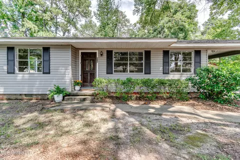 212 Pine Park Dr, Pearl, MS 39208