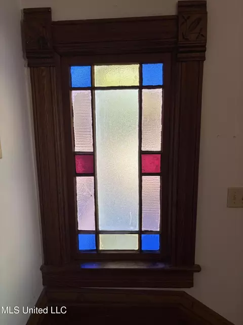 Entry Way - 607 State St, Natchez, MS 39120 photo 3 of 7