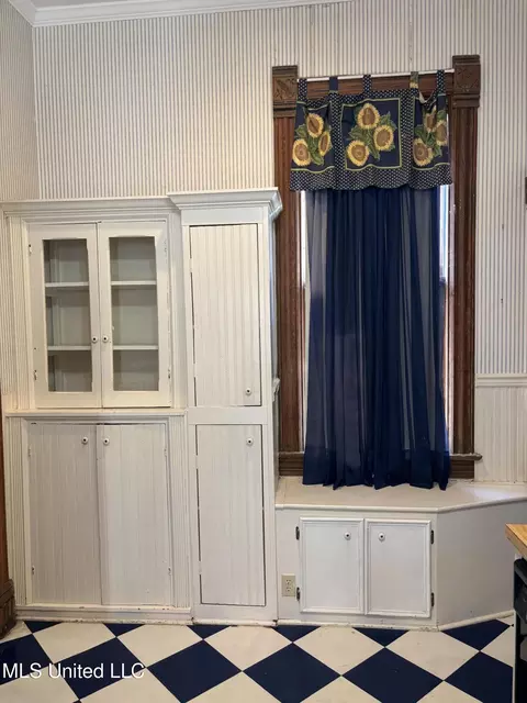 Kitchen - 607 State St, Natchez, MS 39120 photo 5 of 5