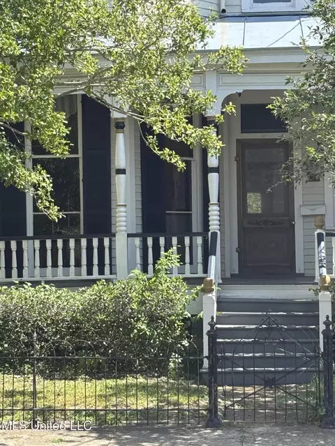 Exterior - 607 State St, Natchez, MS 39120 photo 4 of 9