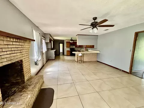 Living - 463 Daughdrill Rd, Silver Creek, MS 39663 photo 2 of 3