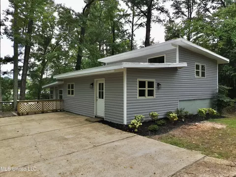 101 W Dewey Camp Dr, Florence, MS 39073