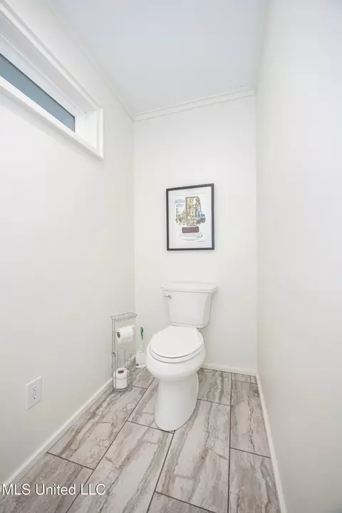 Bath - 1210 Harbor Rd, Ocean Springs, MS 39564 photo 5 of 11