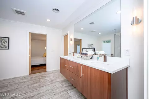 Bath - 1210 Harbor Rd, Ocean Springs, MS 39564 photo 1 of 11