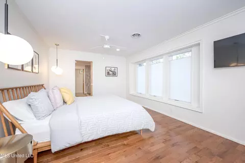 Bedroom - 1210 Harbor Rd, Ocean Springs, MS 39564 photo 4 of 13