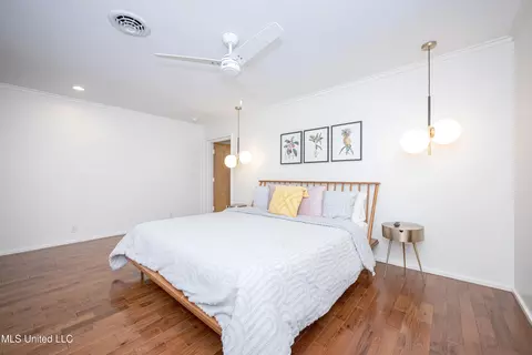 Bedroom - 1210 Harbor Rd, Ocean Springs, MS 39564 photo 2 of 13