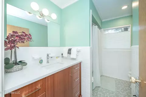Bath - 1210 Harbor Rd, Ocean Springs, MS 39564 photo 9 of 11