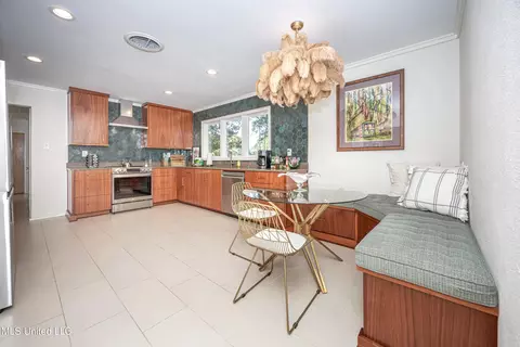 Kitchen - 1210 Harbor Rd, Ocean Springs, MS 39564 photo 4 of 6