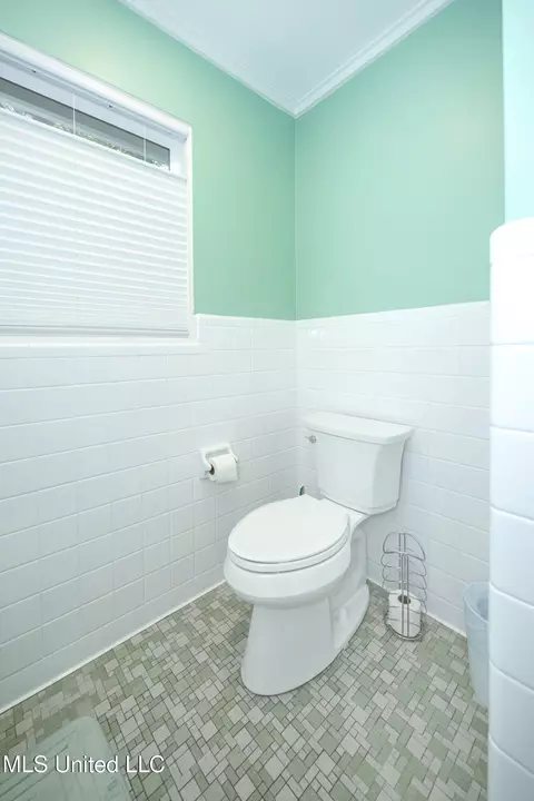 Bath - 1210 Harbor Rd, Ocean Springs, MS 39564 photo 10 of 11