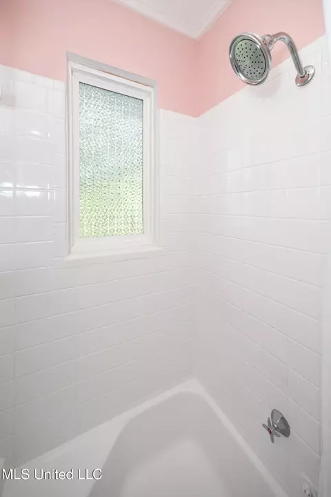 Bath - 1210 Harbor Rd, Ocean Springs, MS 39564 photo 8 of 11
