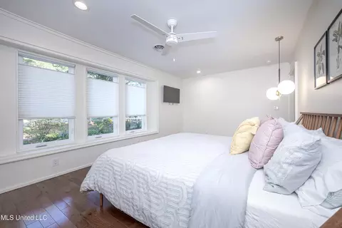 Bedroom - 1210 Harbor Rd, Ocean Springs, MS 39564 photo 5 of 13