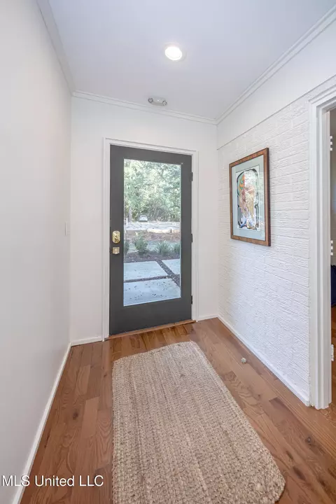 Entry Way - 1210 Harbor Rd, Ocean Springs, MS 39564 photo 1 of 1