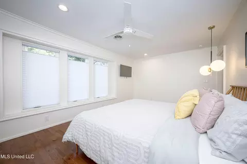 Bedroom - 1210 Harbor Rd, Ocean Springs, MS 39564 photo 3 of 13