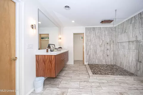Bath - 1210 Harbor Rd, Ocean Springs, MS 39564 photo 6 of 11