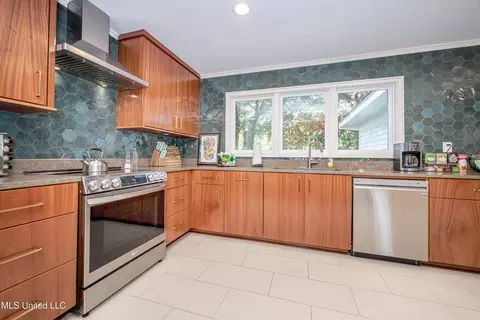 Kitchen - 1210 Harbor Rd, Ocean Springs, MS 39564 photo 2 of 6