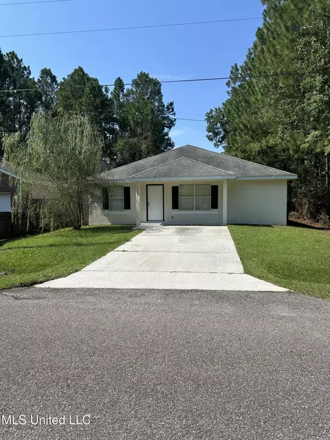 6263 E Newton St, Bay Saint Louis, MS 39520