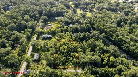 1920 S 11th St, Ocean Springs, MS 39564