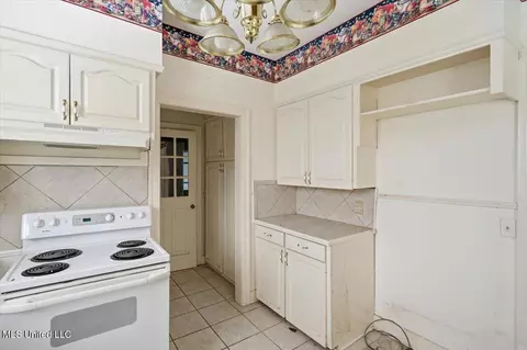 Kitchen - 602 Circle Dr, Mendenhall, MS 39114 photo 3 of 4