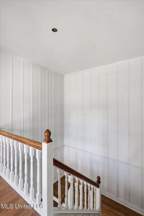 Entry Way - 602 Circle Dr, Mendenhall, MS 39114 photo 4 of 6
