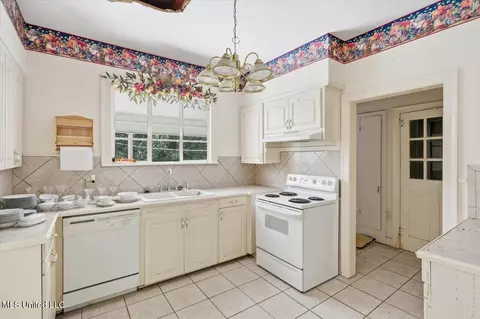 Kitchen - 602 Circle Dr, Mendenhall, MS 39114 photo 1 of 4