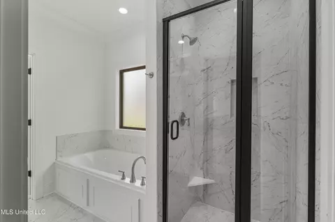 Bath - 522 Baleigh Way, Canton, MS 39046 photo 2 of 3