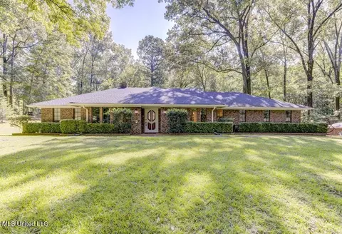 105 Robinhood Rd, Vicksburg, MS 39180