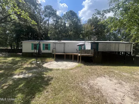 8821 Elm Ave, Ocean Springs, MS 39564