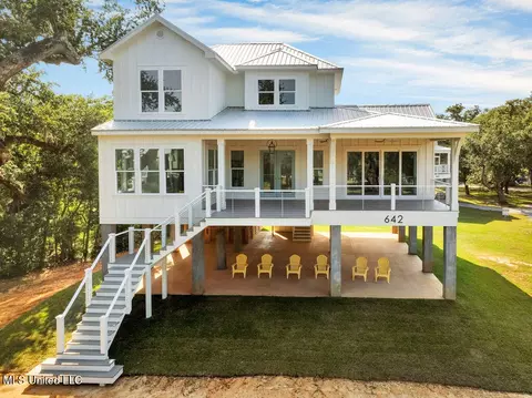 642 N Beach Blvd, Bay Saint Louis, MS 39520