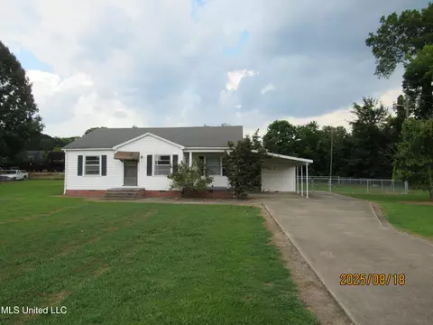 2162 Grand Ave, Yazoo City, MS 39194