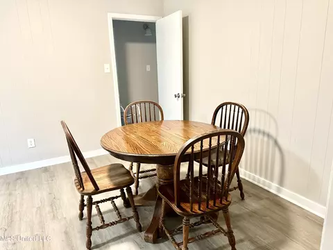 Dining - 715 Ann St, Brookhaven, MS 39601 photo 2 of 2