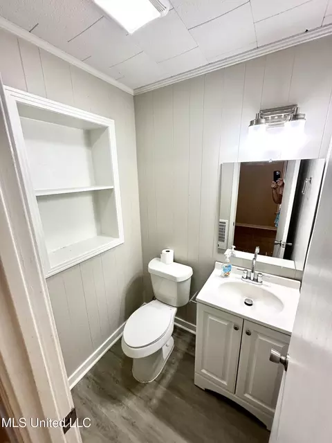 Bath - 715 Ann St, Brookhaven, MS 39601 photo 2 of 2