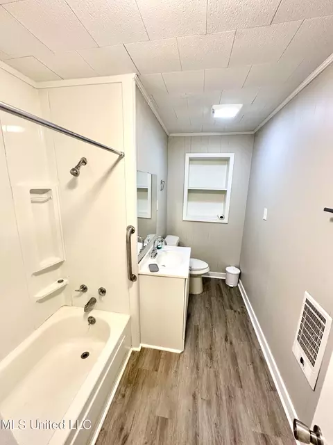 Bath - 715 Ann St, Brookhaven, MS 39601 photo 1 of 2
