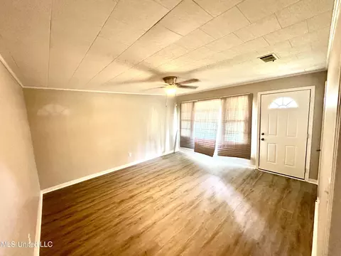 Living - 715 Ann St, Brookhaven, MS 39601 photo 2 of 2