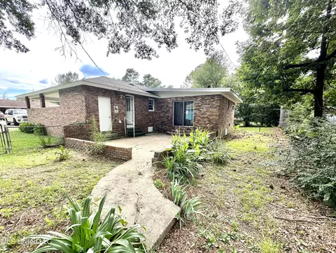 Exterior - 715 Ann St, Brookhaven, MS 39601 photo 6 of 7