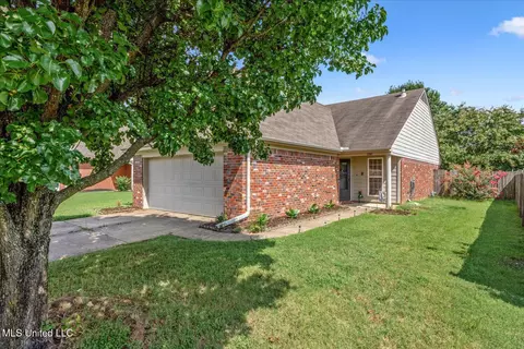 7316 W Pecan Meadow Dr, Olive Branch, MS 38654