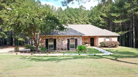 1035 Great Point Dr, Mccomb, MS 39648