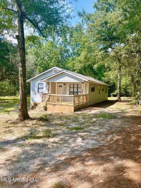 15 Horseshoe Bnd, Lumberton, MS 39455