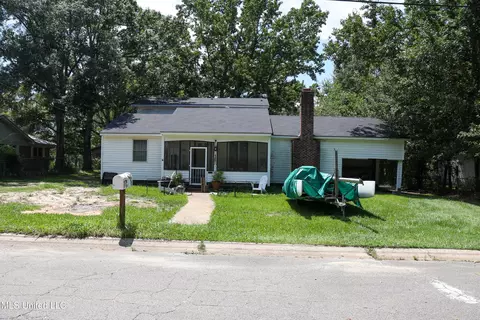 4861 Devon St, Moss Point, MS 39563