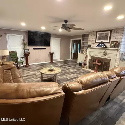 Living - 4036 Monticello Rd, Wesson, MS 39191 photo 2 of 2