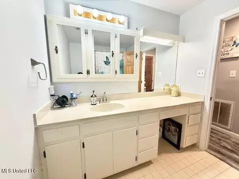 Bath - 4036 Monticello Rd, Wesson, MS 39191 photo 1 of 4