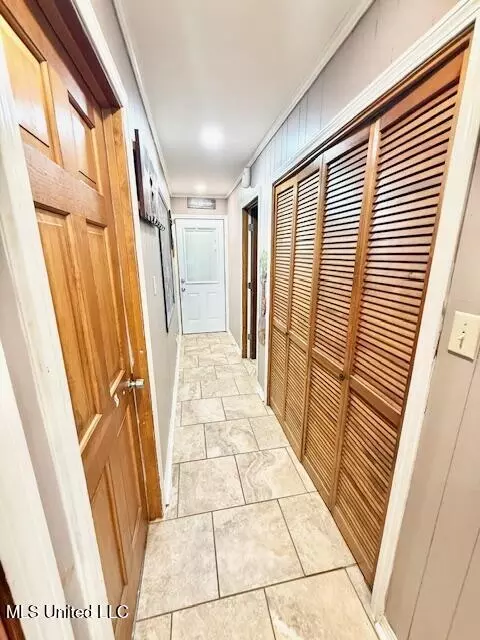 Entry Way - 4036 Monticello Rd, Wesson, MS 39191 photo 2 of 5
