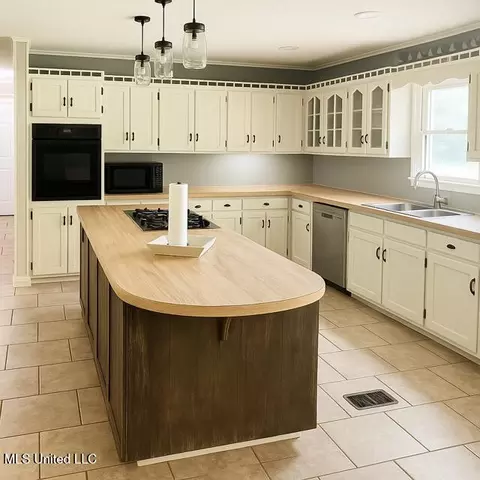 Kitchen - 4036 Monticello Rd, Wesson, MS 39191 photo 2 of 2