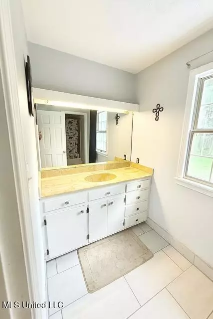Bath - 4036 Monticello Rd, Wesson, MS 39191 photo 3 of 4