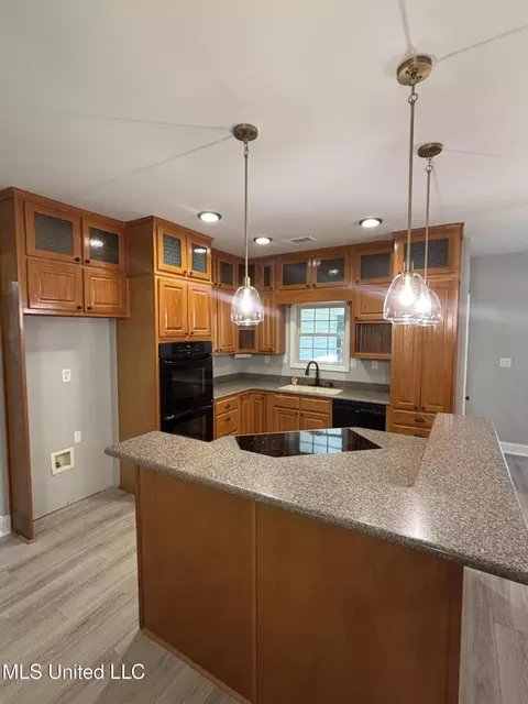 Kitchen - 283 Aaron Rd, Sarah, MS 38665 photo 2 of 4